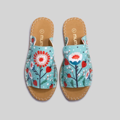 [mumka] Ladybugs And Flowers Flat sandal